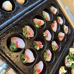 たこ焼きをセルフで楽しめちゃう居酒屋です♪アラカルトメニューも豊富で様々なお料理が味わえます◎