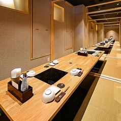 【くつろぎの掘りごたつ】ゆったりできる4名様のテーブル個室は人気です♪デートや大切な方とのご利用にピッタリです。接待や会食等、様々なシーンで利用にもご利用ください。