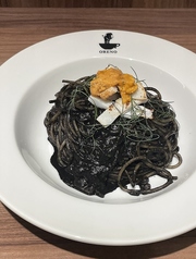 イカ墨のスパゲッティ~炙りスルメイカと雲丹を添えて~