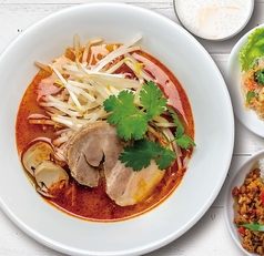 選べるタイヌードルセット　(ミニガパオ、ヤムウンセン、タピオカ付）