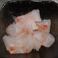 極上黒毛和牛と新鮮な鯛のお造り！鉄板の枠を超える贅沢