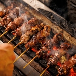 炭火薫る焼きたてのやきとん