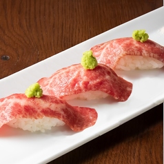 【松坂牛サーロイン肉寿司(3貫)】日本三大と謳われる松坂牛の、上品で豊かな味わいに感動◆3080円(税込)〜の写真