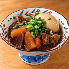 溢れるすじ煮込み