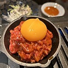 炙りユッケ