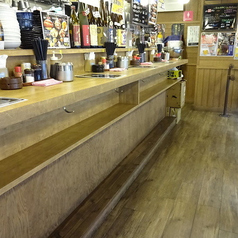 立ちカウンター計12名◆テレビ見えます！◆スマフォ充電できます！◆空気清浄機設置◆Ｗｉ－Ｆｉご利用ＯＫ！※開放窓が近くにあり喚起良好！　※椅子の貸し出しＯＫです！スタッフまで！