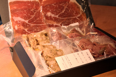 茅場町食堂名物！冷菜3種盛り合わせ販売中！