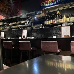 お隣のお客様との会話も楽しめる、ゆったりカウンター♪