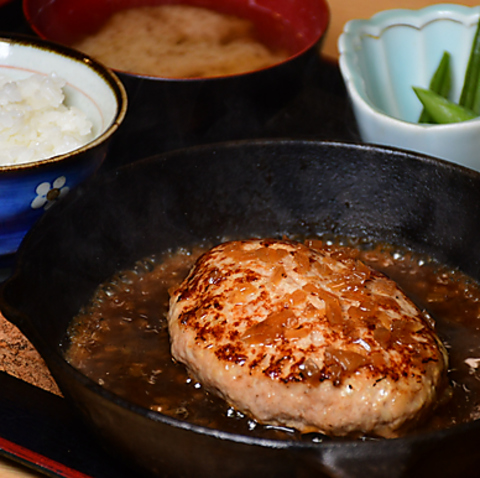 ランチは美瑛の食材をメインとした定食、夜は”注ぎ放題”を楽しめる居酒屋♪