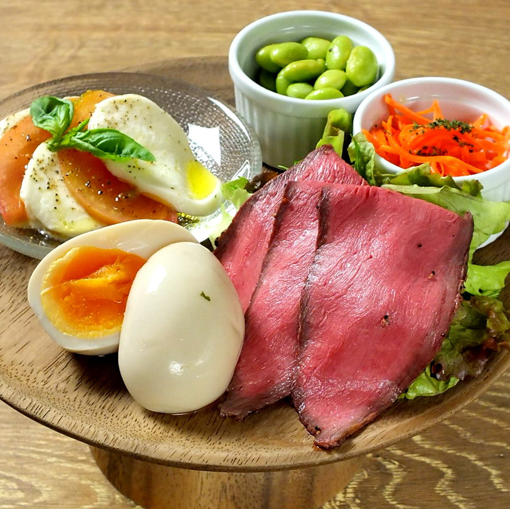 大人気の前菜盛り合わせは満足値高★