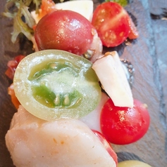 北海ホタテ、いろいろトマト、モッツレラノサラダ　自家製ドライトマトのドレッシング