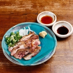 新鮮な宮崎赤鶏を使用した【親たたき】は歯ごたえがありながらも甘みを感じられる贅沢な味わいです◎