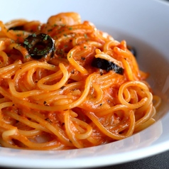 海老とオリーブのトマトクリームパスタ