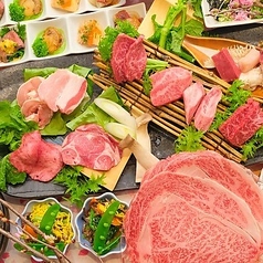 自慢の【A5ランク黒毛和牛】特注の石網で焼いておりますの写真