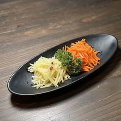 ジャガイモ、人参の細切り冷菜