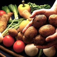 生産者から直接買い付ける美味しい新鮮野菜も充実