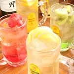 かわいいドリンク豊富！凍らせた生果実が入ったフルーツハイボールも♪