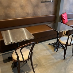 2名のテーブル席×2
