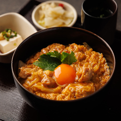 3種の丼、麺のランチをご用意しております。