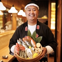 新鮮な魚介の炉端焼きが自慢。