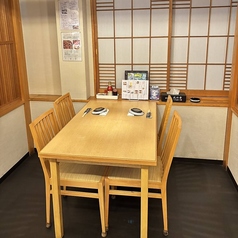 《ご家族利用から普段使いまで対応可能なテーブル席です◎》