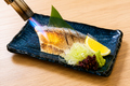 料理メニュー写真&nbsp;目の前で炙る 〆鯖