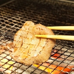 【仙台名物！牛たん炙り焼き 1628円(税込)】備長炭でじっくりと炙ったタンはジューシーです！
