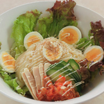 盛岡名物の冷麺はサラダで！新感覚の冷麺サラダをお楽しみ下さい。