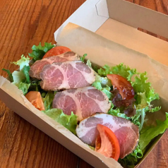 自家製スモークハムの胡麻ドレッシングサラダ