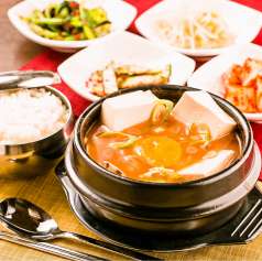 韓国家庭料理 サムギョプサル専門店 金ちゃん 新宿西口店の特集写真
