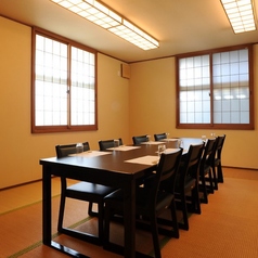 最大14名までお使いいただける個室がございます。ご家族・ご親戚でのご利用や、顔合わせなど、いろんなシーンにお使いいただけます。