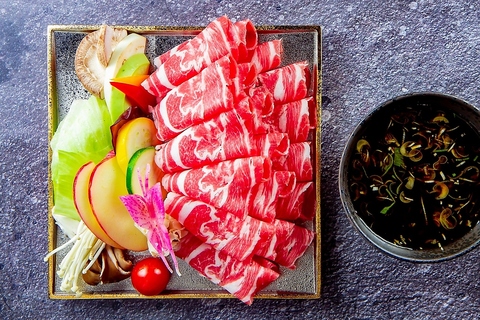 国内消費量0.6%未満・希少価値の高い北海道産ラム肉を様々なお料理に仕立てます。