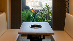 ゆったりと寛げる半個室のお席を完備。プライベート感があり、特別な日のお祝いにもぴったり。