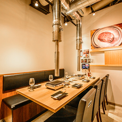 扉がついている個室席(4~8名様)デート・接待などでのご利用に最適です!ご希望の席はお早めにご予約お願いいたします