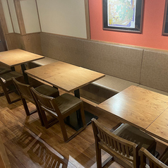 【最大12名様】テーブルを繋げて、最大12名様までご利用いただけます。お得な飲み放題やコースも多数ご用意しております。ご予約はお早めに！