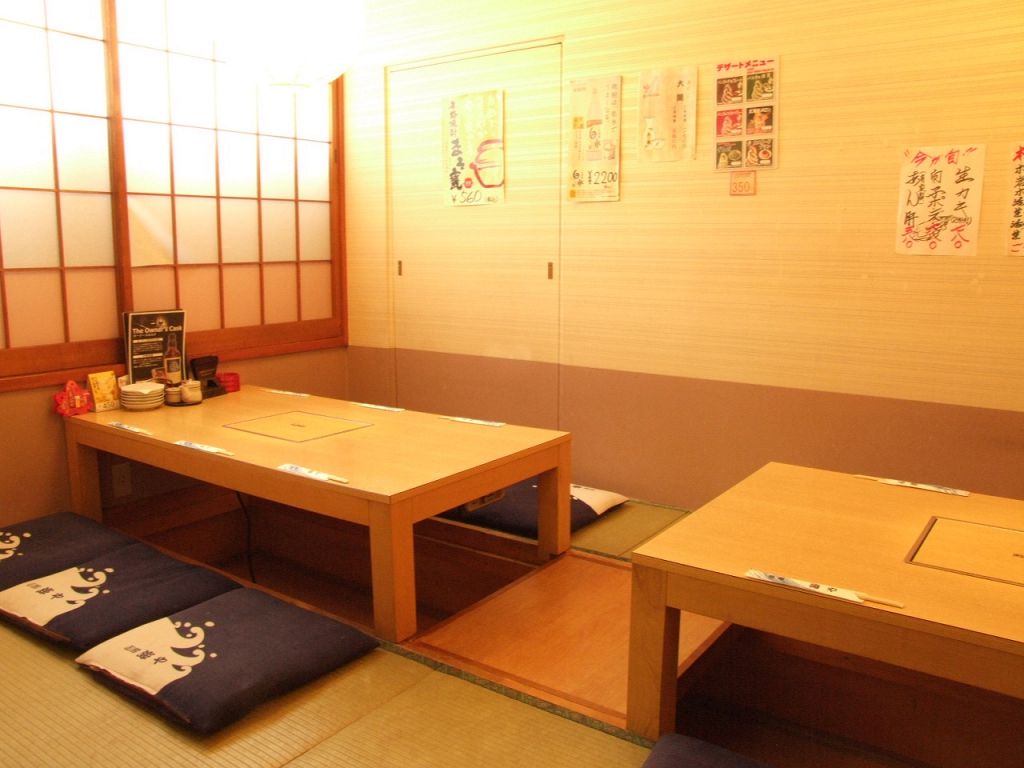掘りごたつがウレシイこの個室風スペースでゆったりとお食事をお楽しみいただけます。