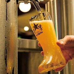 「一度注ぎ」にてキレのあるビールをご提供いたします。