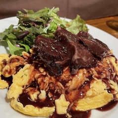 【ランチ限定メニュー◎】《牛ほほ肉の赤ワイン煮込みオムライス》は絶品！濃厚な味わいがクセになる の写真