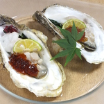 入荷があれば是非ご賞味いただきたい牡蠣料理。ひと手間加え旨みが凝縮した職人技光る一品。