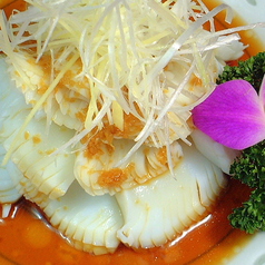 9月のおすすめ料理／紋甲イカの湯引き紅油ソース掛け葱油風味