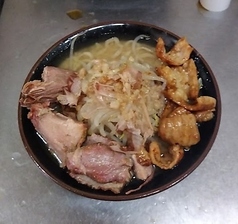 もつ焼ラーメン　醤油　豚有り