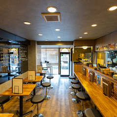 解放感のある落ち着いた店内