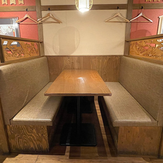 【2～4名様向け】〈ボックス席あり〉お仕事帰りにさくっと飲んでいきませんか？すぐ出るおつまみも多数ご用意しております！※写真は系列店です。