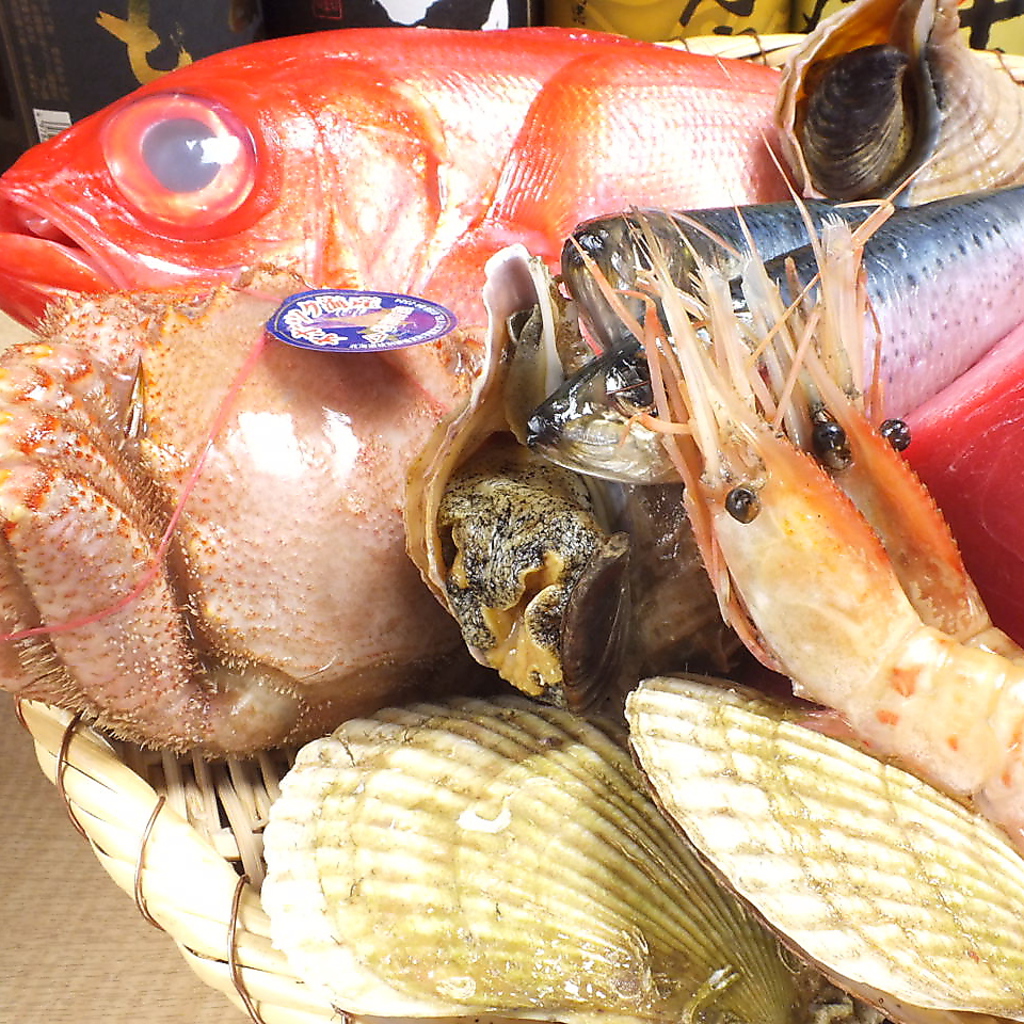 漁師さんからその日の良いものを送ってもらい入荷する魚介。道産食材を中心に使用。