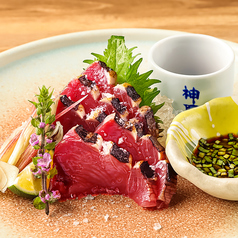 初鰹の香り叩き　行者にんにく醤油肴仕立て