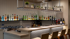 気軽に1杯楽しめるカウンター席もご用意しておりますので、お気軽にお立ち寄りください。