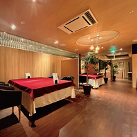 寛ぎ空間を演出する半個室のディナールーム