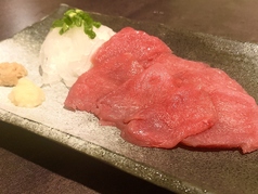 特選馬刺し＋豚しゃぶ＋居酒屋料理　食べ飲み放題！の写真