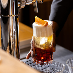 福岡市街の夜景が煌めくバータイム