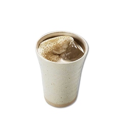 アイスほうじ茶黒蜜ラテ